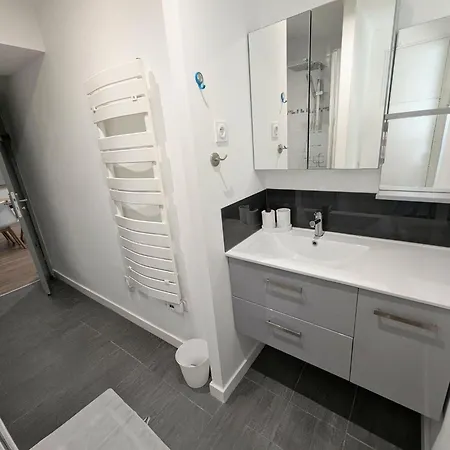 Maison Dans Quartier Calme Proche Centre-ville بيت للعطل